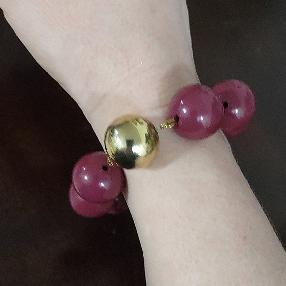 Women's Chunky Purple Beaded Bracelet with Gold Flower Toggle Clasp - Picture 5 of 6